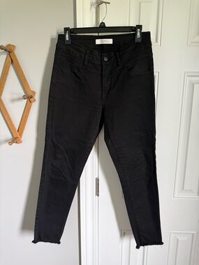 Black High-Rise Stretch Jeggings with Raw Hem — KanCan